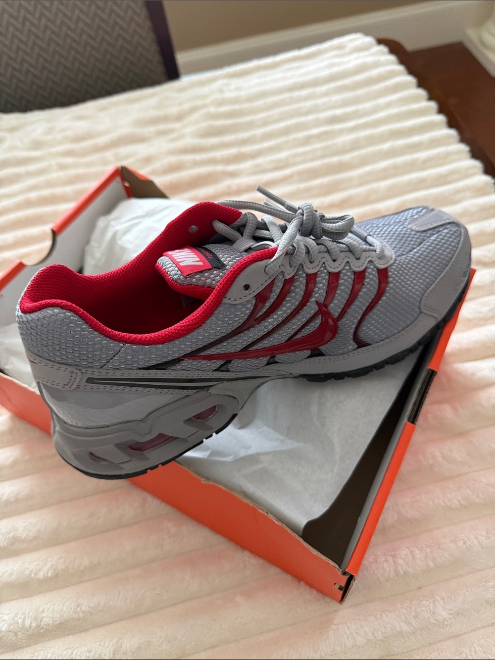 Nike Men’s Gray and Red Athletic Running Shoes - Picture 2 of 4